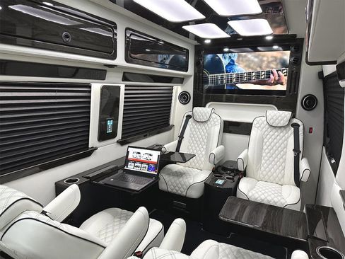 Used 2024 Mercedes-Benz Sprinter 3500 image 17