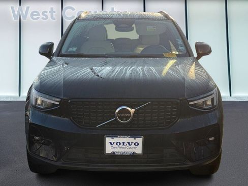 Used 2023 Volvo XC40 B5 Ultimate w/ Protection Package Premier image 10