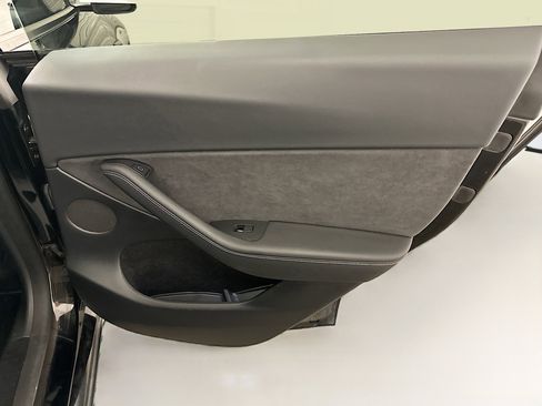 Used 2023 Tesla Model Y Performance image 33