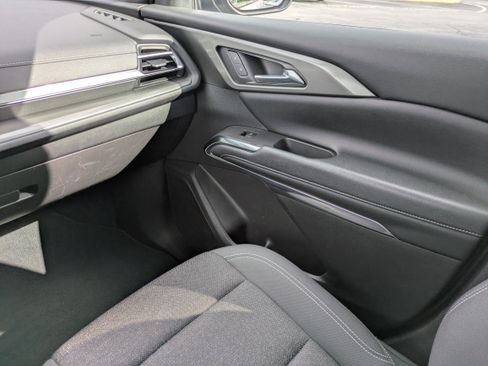 Used 2024 Chevrolet Traverse LT image 13