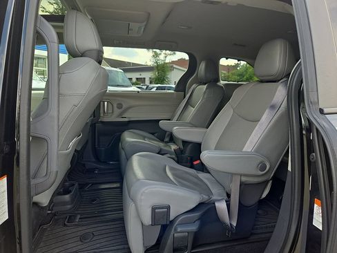 Used 2024 Toyota Sienna Limited AWD/4WD image 14