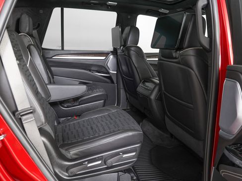 Used 2026 Cadillac Escalade Platinum Sport w/ LPO, ONYX Package image 11