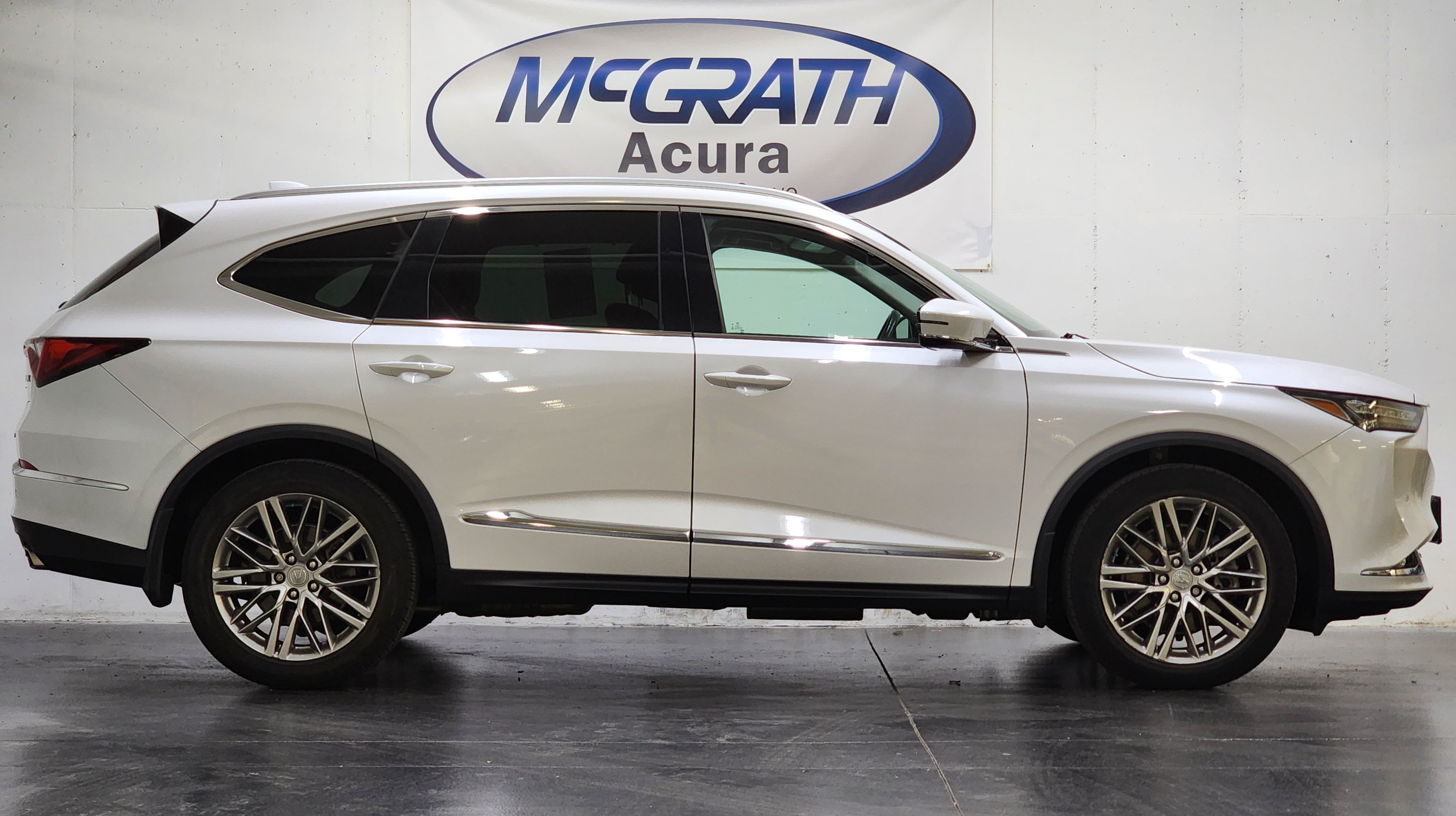Used 2023 Acura MDX w/ Advance Package AWD/4WD image 5