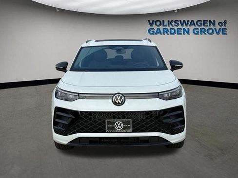 New 2026 Volkswagen Tiguan SE R-Line FWD image 3