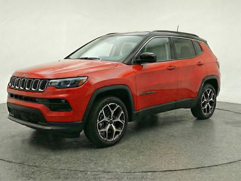 Used 2025 Jeep Compass Limited AWD/4WD image 3