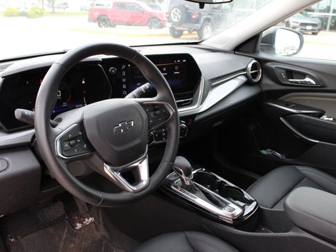 Used 2025 Chevrolet Trax ACTIV w/ Driver Confidence Package FWD image 8