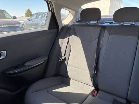 Used 2025 Kia K4 LXS image 40