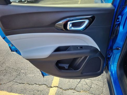 Certified 2025 Jeep Compass Limited image 17