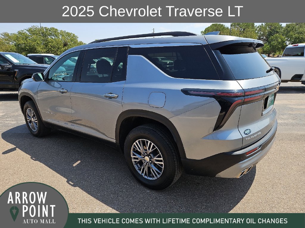 Used 2025 Chevrolet Traverse LT FWD image 8