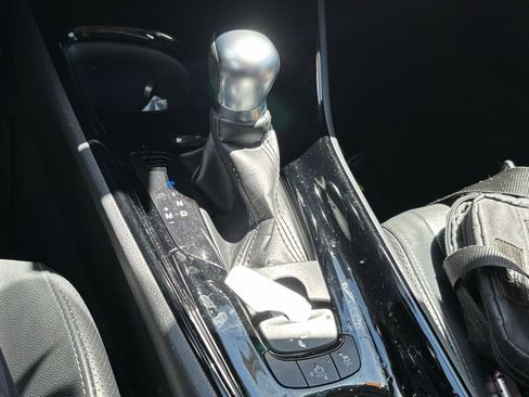 Used 2021 Toyota C-HR Limited image 11