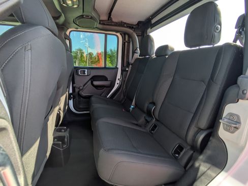 Used 2020 Jeep Gladiator Sport w/ Trailer Tow Package image 17