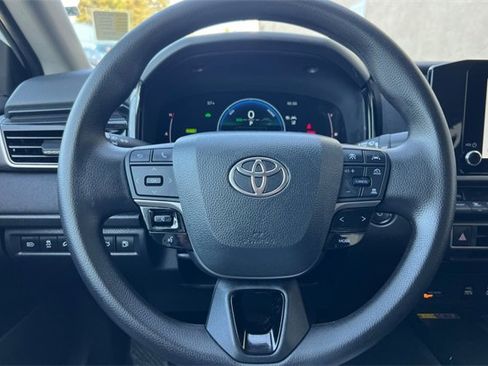 Used 2025 Toyota Camry LE image 28