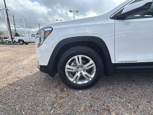 Used 2024 GMC Terrain SLE image 19