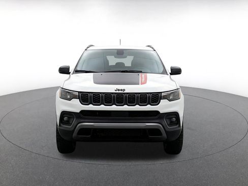 Used 2025 Jeep Compass Trailhawk AWD/4WD image 2
