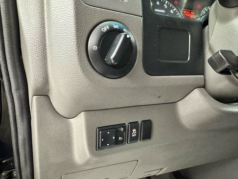 Used 2014 Nissan NV 3500 SV w/ Technology Package RWD image 11