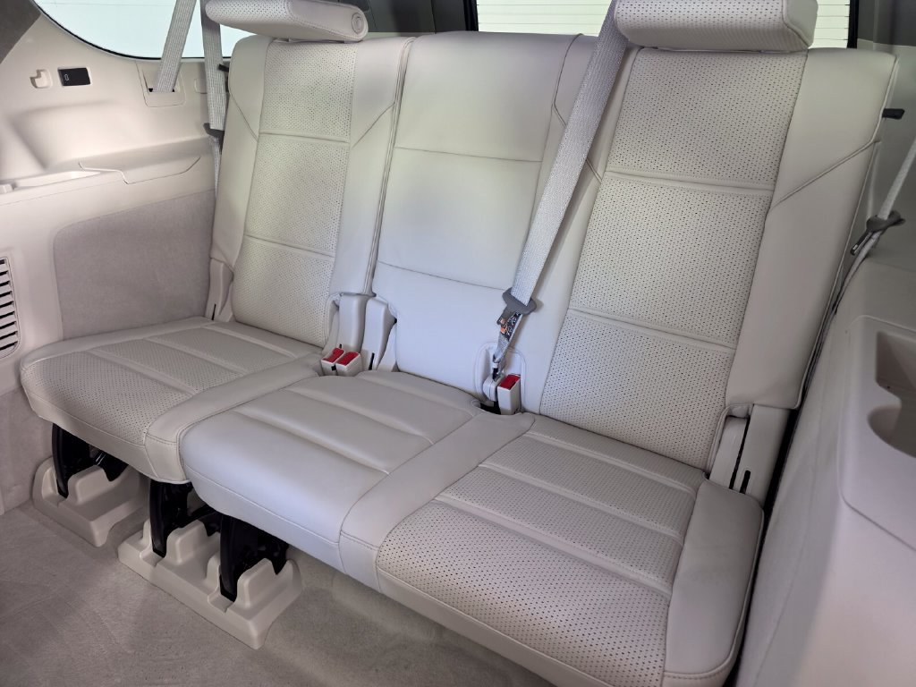 Used 2025 Cadillac Escalade ESV Sport Platinum AWD/4WD image 17