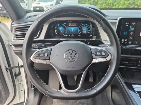 Used 2025 Volkswagen Atlas Cross Sport SE FWD image 22