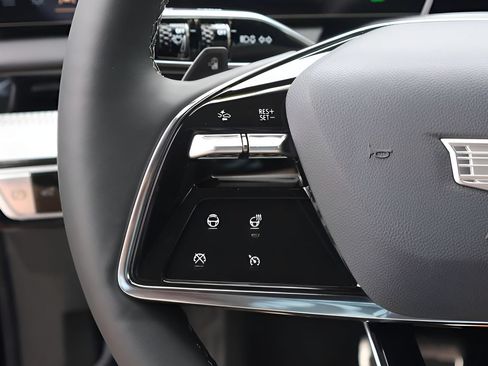 New 2026 Cadillac Optiq Luxury 1 RWD image 21