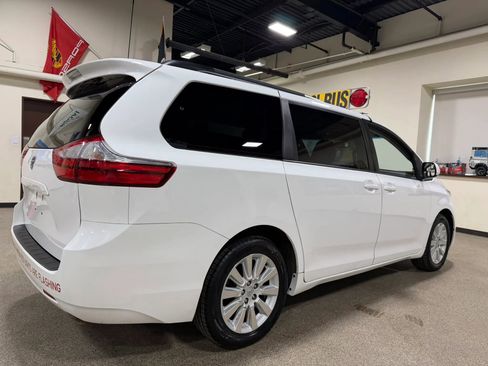 Used 2015 Toyota Sienna LE AWD/4WD image 16