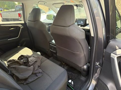 Used 2021 Toyota RAV4 XLE AWD/4WD image 11