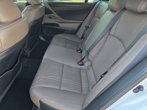 Used 2022 Lexus ES 350 Ultra Luxury w/ Accessory Package 2 image 18