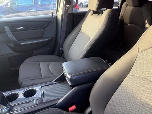Used 2015 Chevrolet Traverse LT w/ Style and Technology Package FWD image 15