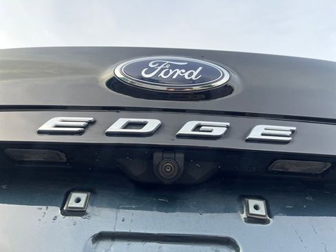 Used 2024 Ford Edge Titanium image 7