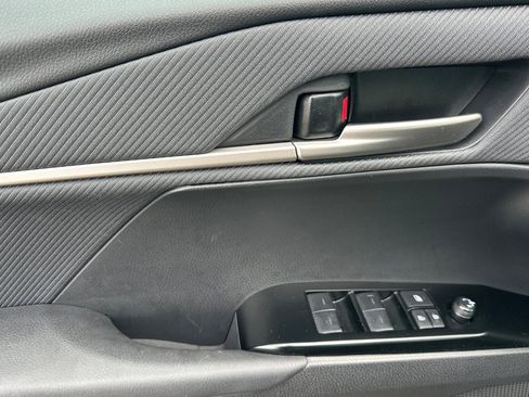 Certified 2025 Toyota Camry SE w/ Convenience Package image 12