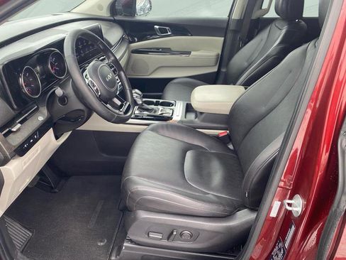 Certified 2024 Kia Carnival EX image 6
