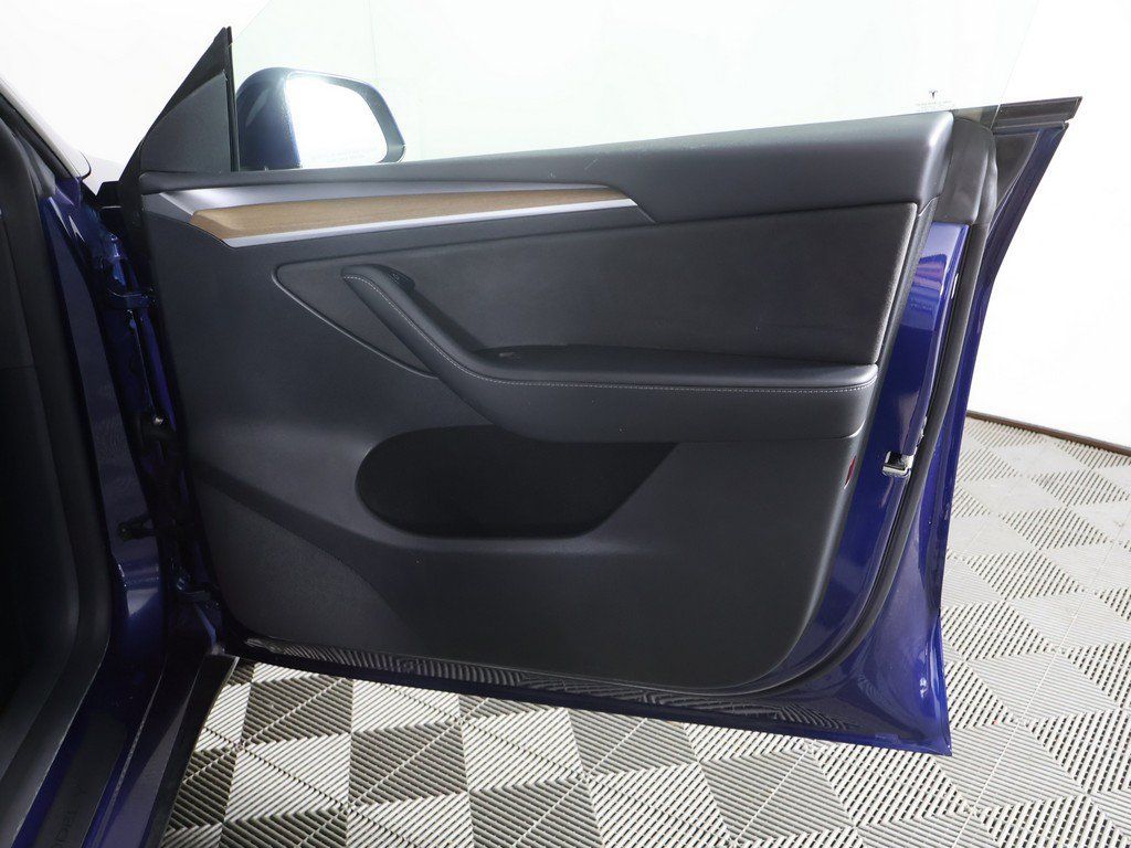 Used 2023 Tesla Model Y Long Range AWD/4WD image 29