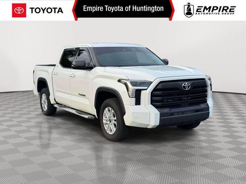 Used 2022 Toyota Tundra SR5 w/ SR5 Premium Package AWD/4WD image 1