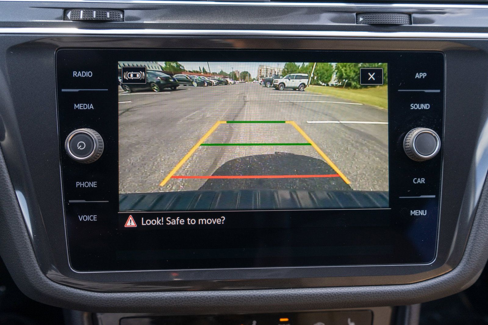 Used 2023 Volkswagen Tiguan SE w/ Panoramic Sunroof Package AWD/4WD image 18