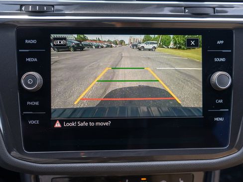 Used 2023 Volkswagen Tiguan SE w/ Panoramic Sunroof Package AWD/4WD image 18