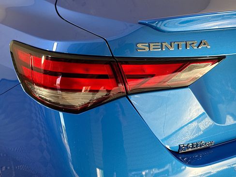 Used 2025 Nissan Sentra SR w/ SR Premium Package image 36