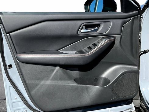 Certified 2026 Nissan Rogue SV AWD/4WD image 23