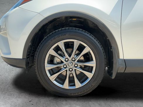 Used 2018 Toyota RAV4 Limited FWD image 20