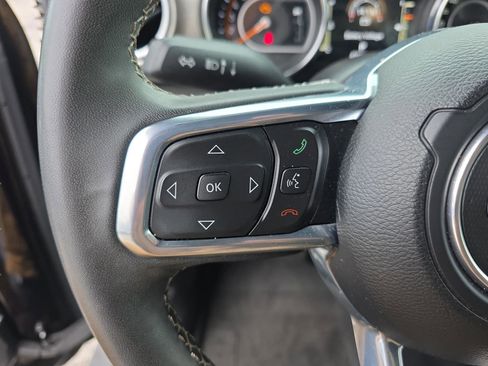Used 2023 Jeep Wrangler Sahara image 27