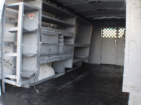 Used 2017 Chevrolet Express 3500 Extended image 21