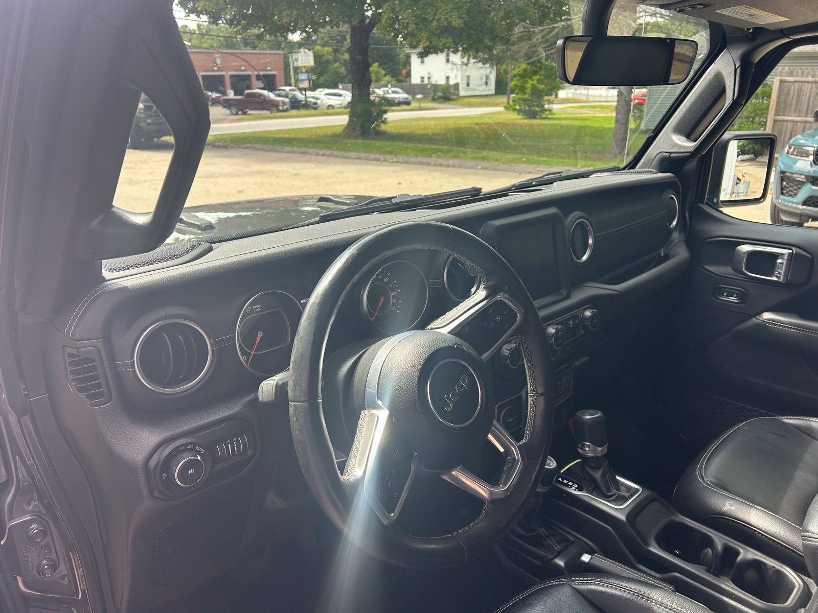Used 2022 Jeep Wrangler Unlimited Sahara w/ Cold Weather Group AWD/4WD image 11
