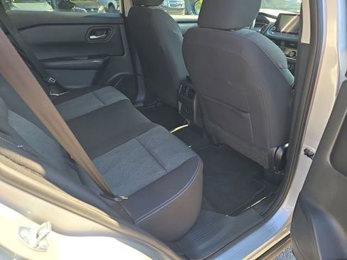Used 2025 Nissan Rogue SV FWD image 15