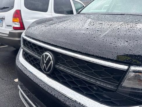 Used 2023 Volkswagen Taos SE w/ Panoramic Sunroof Package AWD/4WD image 16