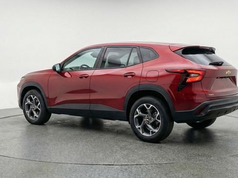 Used 2025 Chevrolet Trax LT image 6