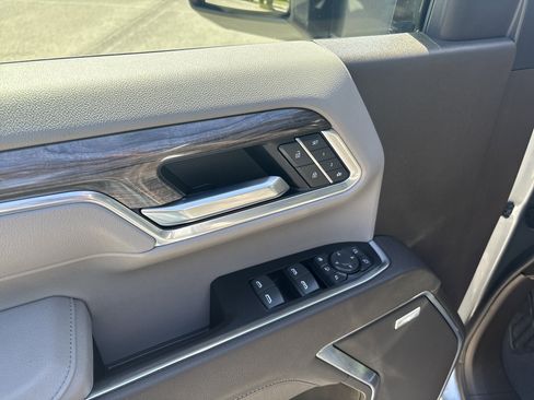 Used 2025 Chevrolet Silverado 3500 LTZ w/ LTZ Convenience Package AWD/4WD image 12