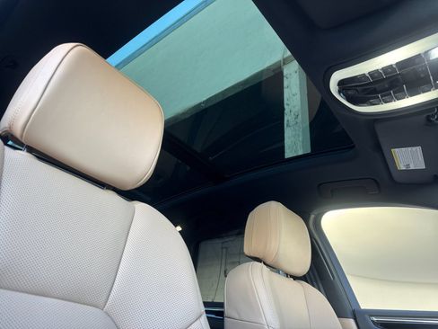 Certified 2026 Porsche Macan AWD/4WD image 19