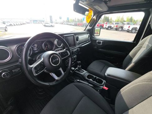Used 2020 Jeep Gladiator Overland AWD/4WD image 18