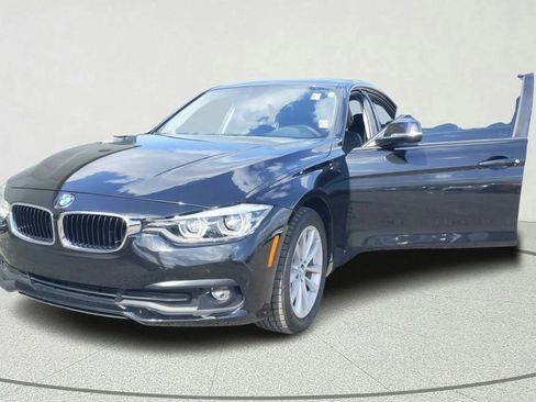 Used 2018 BMW 320i Sedan w/ Convenience Package image 10