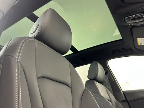 Used 2025 Audi Q7 2.0T Premium w/ Convenience Plus Package image 17