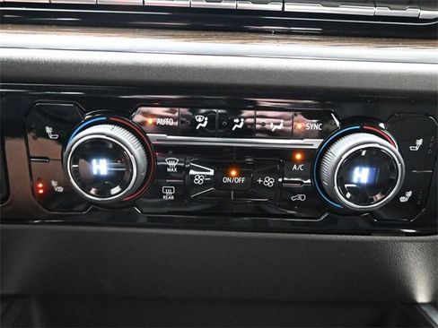 Used 2024 Chevrolet Silverado 1500 LT Trail Boss w/ Convenience Package II image 17