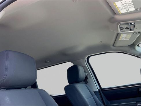 Used 2022 Toyota Tundra SR5 w/ SR5 Convenience Package AWD/4WD image 13