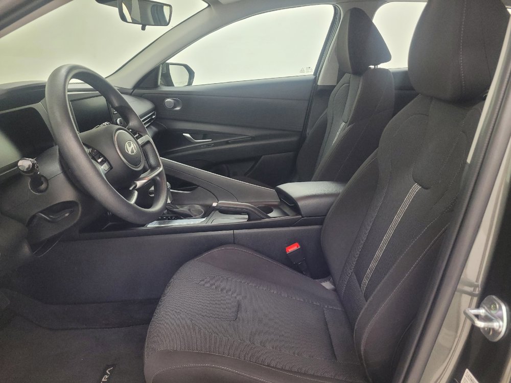 Used 2024 Hyundai Elantra SE FWD image 17